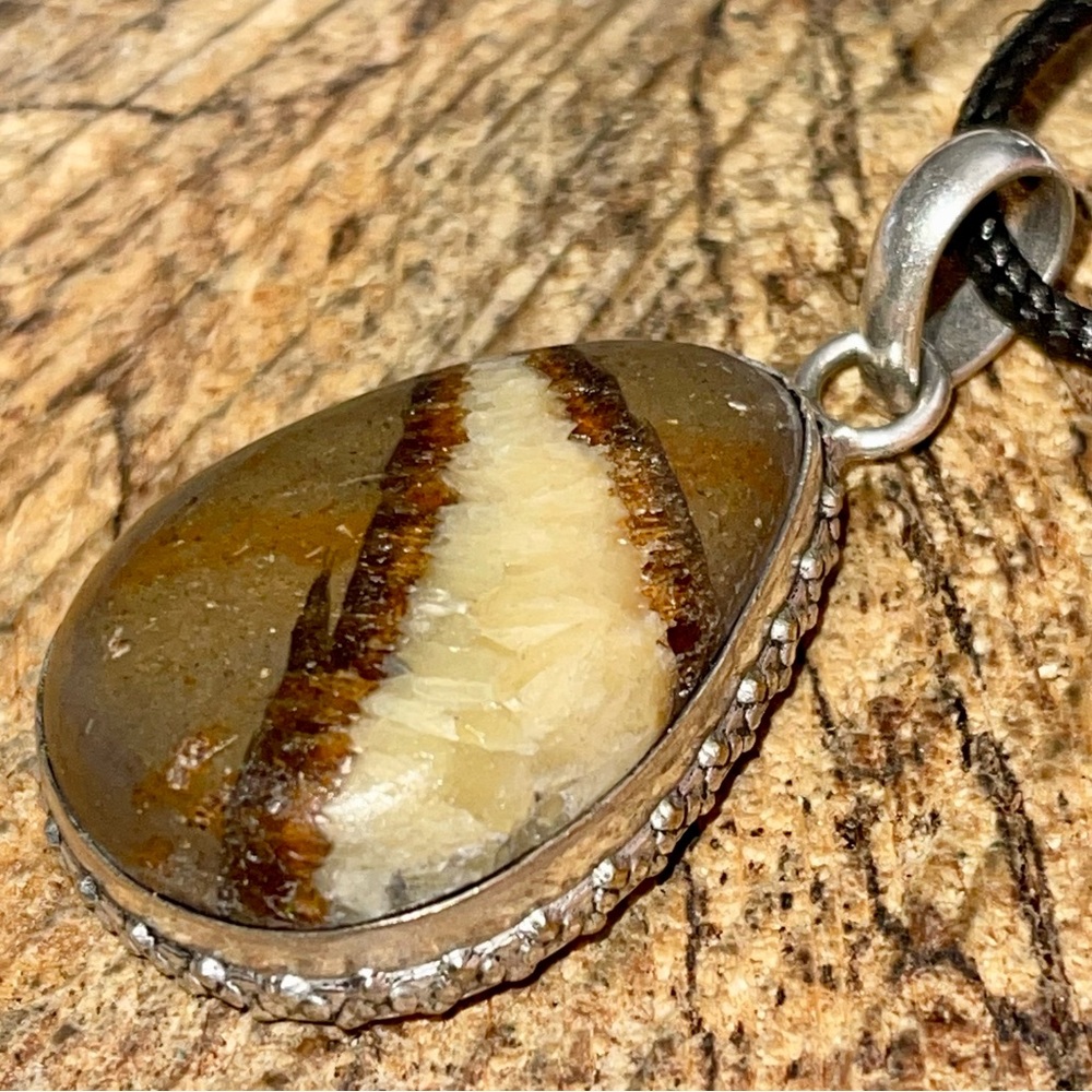 Septarian Nodule Dragon Stone Pendant 1 7/8” - Picture 3 of 10